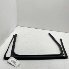 PORSCHE CAYENNE 2011-18 REAR LEFT DRIVER SIDE WINDOW GLASS RUN CHANEL SEAL 