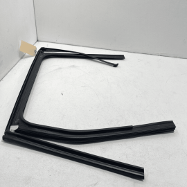 PORSCHE CAYENNE 2011-18 REAR LEFT DRIVER SIDE WINDOW GLASS RUN CHANEL SEAL 