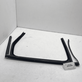 PORSCHE CAYENNE 2011-18 REAR LEFT DRIVER SIDE WINDOW GLASS RUN CHANEL SEAL 