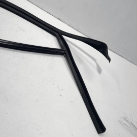 2011-2014 AUDI A8 Door Window Frame SEAL / Weather Stripping Front Right OE