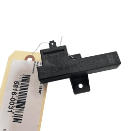 2011-2018 AUDI A8 QUATTRO REAR RIGHT PASSENGER KEYLESS ENTRY ANTENNA MODULE 2011-2018 AUDI A8 QUATTRO REAR RIGHT PASSENGER KEYLESS ENTRY ANTENNA MODULE
