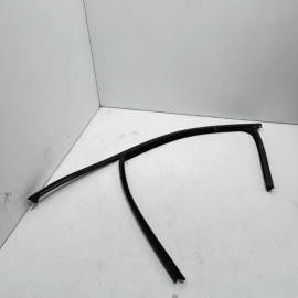 PORSCHE CAYENNE 2011-18 FRONT LEFT DRIVER SIDE WINDOW GLASS RUN CHANEL SEAL