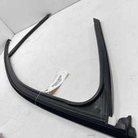 PORSCHE CAYENNE 2011-18 FRONT LEFT DRIVER SIDE WINDOW GLASS RUN CHANEL SEAL