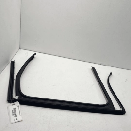 11-18 PORSCHE CAYENNE REAR PASSENGER SIDE DOOR WINDOW GLASS RUN CHANNEL SEA
