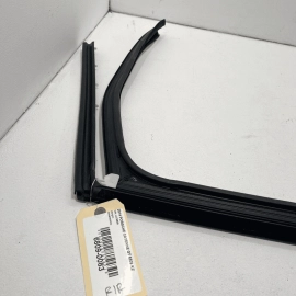 11-18 PORSCHE CAYENNE REAR PASSENGER SIDE DOOR WINDOW GLASS RUN CHANNEL SEA