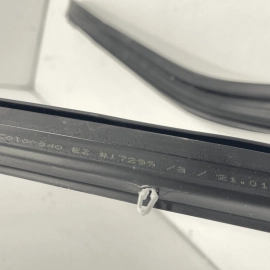 11-18 PORSCHE CAYENNE REAR PASSENGER SIDE DOOR WINDOW GLASS RUN CHANNEL SEA