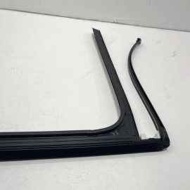 11-18 PORSCHE CAYENNE REAR PASSENGER SIDE DOOR WINDOW GLASS RUN CHANNEL SEA