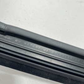 11-18 PORSCHE CAYENNE REAR PASSENGER SIDE DOOR WINDOW GLASS RUN CHANNEL SEA