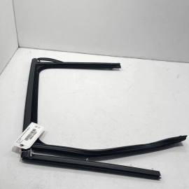 11-18 PORSCHE CAYENNE REAR PASSENGER SIDE DOOR WINDOW GLASS RUN CHANNEL SEA