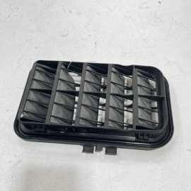 2011-2012-2013-2014-2015-16-2018 AUDI A8 L REAR LEFT QUARTER PRESSURE VENT  2011-2012-2013-2014-2015-16-2018 AUDI A8 L REAR LEFT QUARTER PRESSURE VENT