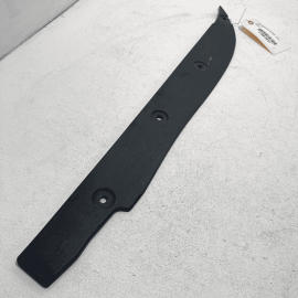 PORSCHE CAYENNE 2011 - 2018 FRONT PASSENGER SIDE FENDER INSULATOR SEAL COVE