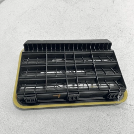 Rear Left Quarter Air Drafter Pressure Vent Grille Porsche Cayenne 2011-201