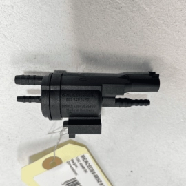 07-13 Mercedes S600 Front Headrest Vacuum Valve OEM