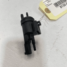 07-13 Mercedes S600 Front Headrest Vacuum Valve OEM
