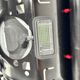 PORSCHE CAYENNE 2011 - 2018 FRONT RIGHT PASSENGER SEAT LOWER TRACK FRAME OE