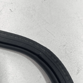 15-22 PORSCHE MACAN FRONT RIGHT OR LEFT SIDE DOOR BODY WEATHERSTRIP SEAL OE
