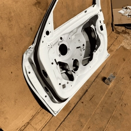 DOOR FRONT RIGHT OEM 7298566 2011-2018 BMW 3 320 328 330 340 M3 F30 F31 F80