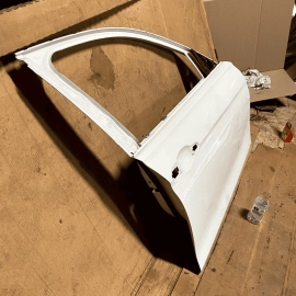 DOOR FRONT RIGHT OEM 7298566 2011-2018 BMW 3 320 328 330 340 M3 F30 F31 F80