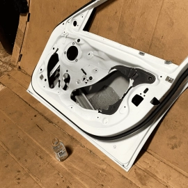 DOOR FRONT RIGHT OEM 7298566 2011-2018 BMW 3 320 328 330 340 M3 F30 F31 F80