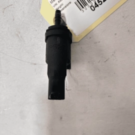 2010 Mercedes S550 Front Headrest Vacuum Valve OEM