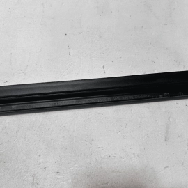 2011 - 2018 PORSCHE CAYENNE FRONT PASSENGER WINDOW INNER WEATHERSTRIP SEAL 