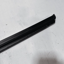 2011 - 2018 PORSCHE CAYENNE FRONT PASSENGER WINDOW INNER WEATHERSTRIP SEAL 