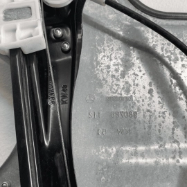 2007 - 2012 Mercedes X164 GL450 Front Right Passenger Window Regulator Pane