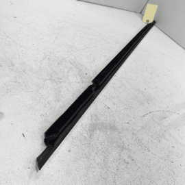 2007-2013 MERCEDES S-CLASS FRONT RIGHT DOOR WINDOW MOLDING WEATHERSTRIP OEM
