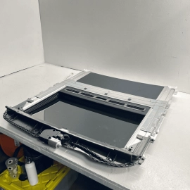 2010 - 2011 Mercedes W212 E350 Sliding Sunroof Sun Roof Frame Glass Assembl