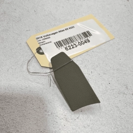 VOLKSWAGEN PASSAT 18-2022  FRONT RIGHT PASSENGER SEAT OUTER TRIM COVER PANE