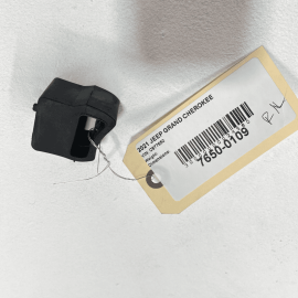 2021 JEEP GRAND CHEROKEE TAILGATE LIFTGATE BUMPER BUFFER STOP STOPPER OEM
