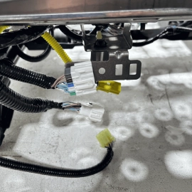 2017 - 2018 ACURA MDX FRONT RIGHT PASSENGER SIDE SEAT TRACK ADJUST FRAME OE 2017 - 2018 ACURA MDX FRONT RIGHT PASSENGER SIDE SEAT TRACK ADJUST FRAME OE