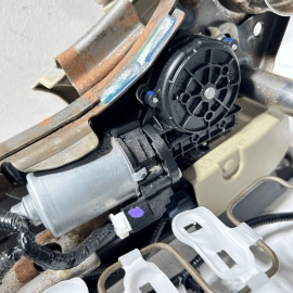 2017 - 2018 ACURA MDX FRONT RIGHT PASSENGER SIDE SEAT TRACK ADJUST FRAME OE 2017 - 2018 ACURA MDX FRONT RIGHT PASSENGER SIDE SEAT TRACK ADJUST FRAME OE