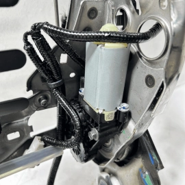 2017 - 2018 ACURA MDX FRONT RIGHT PASSENGER SIDE SEAT TRACK ADJUST FRAME OE 2017 - 2018 ACURA MDX FRONT RIGHT PASSENGER SIDE SEAT TRACK ADJUST FRAME OE