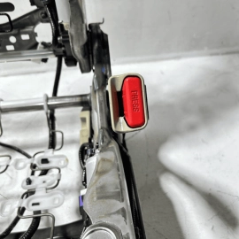 2017 - 2018 ACURA MDX FRONT RIGHT PASSENGER SIDE SEAT TRACK ADJUST FRAME OE 2017 - 2018 ACURA MDX FRONT RIGHT PASSENGER SIDE SEAT TRACK ADJUST FRAME OE