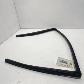 2011-2021 JEEP GRAND CHEROKEE FRONT RIGHT DOOR GLASS RUN WEATHERSTRIP SEAL 