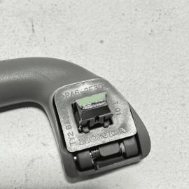 HONDA PILOT 2016-21 FRONT LEFT OR RIGHT ROOF HEADLINER GRAB GRIP HANDLE OEM HONDA PILOT 2016-21 FRONT LEFT OR RIGHT ROOF HEADLINER GRAB GRIP HANDLE OEM