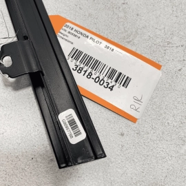 2016-2018 HONDA PILOT REAR PASSENGER SIDE DOOR WINDOW PILLAR MOLDING GARNIS