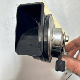 2017 - 2020 FORD FUSION SE 1.5 FRONT RIGHT LOW PITCH NOTE TONE HORN SIGNAL 