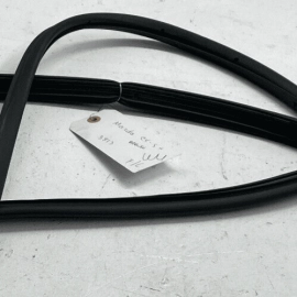 2017-2021 MAZDA CX-5 SPORT FRONT LEFT DRIVER SIDE DOOR WEATHERSTRIP SEAL OE