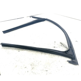 2016-2018 BMW 340 XI F30 F31 Window Guide Seal Gasket Right Front Door OEM