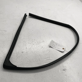 2007-16 GMC Acadia Rear Left Driver Door Window Outer Weatherstrip 20939317