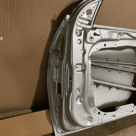 GENUINE 17-20 HYUNDAI ELANTRA OEM PASS RIGHT FRONT BARE DOOR SILVER SEDAN U