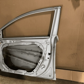 GENUINE 17-20 HYUNDAI ELANTRA OEM PASS RIGHT FRONT BARE DOOR SILVER SEDAN U