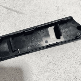 2016-22 VOLKSWAGEN PASSAT FRONT RICHT PASSENGER DOOR PANEL HANDLE TRIM COVE