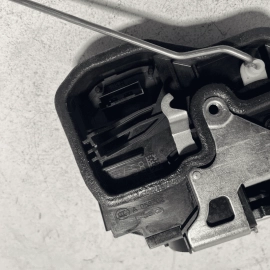 2011-2016 BMW 528i F10 FRONT RIGHT PASSENGER SIDE DOOR LOCK ACTUATOR OEM