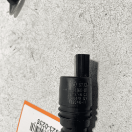 BMW 535XI 2011-2016 F10 FRONT WIPER FLUID RESERVOIR TANK WASHER PUMP OEM