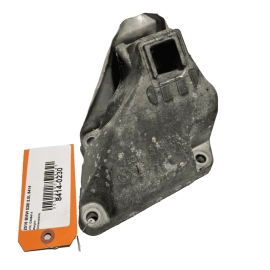 2012-2016 BMW 528i FRONT RIGHT PASSENGER SIDE ENGINE MOUNT HOLDER BRACKET O