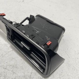 2019-20 TOYOTA CAMRY SE DASH DASHBOARD RIGHT SIDE BEZEL MOLDING & AIR VENT  2019-20 TOYOTA CAMRY SE DASH DASHBOARD RIGHT SIDE BEZEL MOLDING & AIR VENT