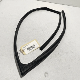 2018 - 2022 TOYOTA CAMRY FRONT PASSENGER SIDE WINDOW GLASS RUN CHANNEL SEAL